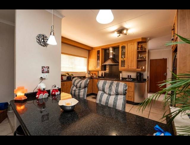 4 BEDROOM HOUSE FOR SALE IN GLENVISTA